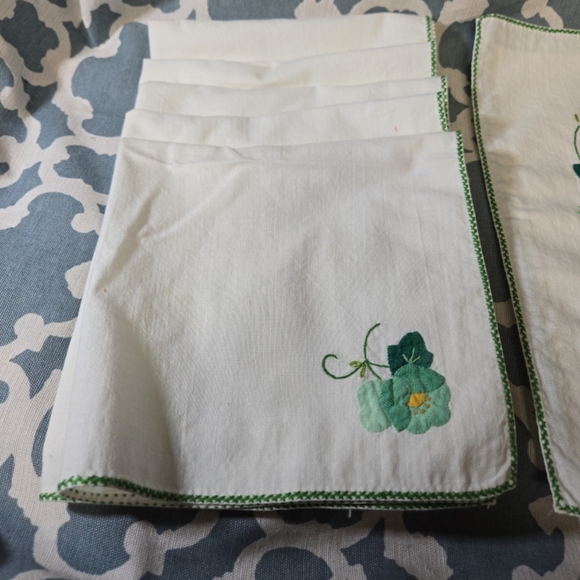 Vintage setting for 4 appliqued napkins and placemats - Picture 2 of 4